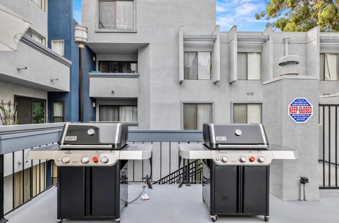 Elegant Hollywood Retreat - Spacious 2br 2ba With Resort-style Amenities Apartamento