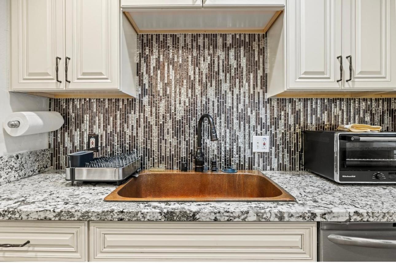 Apartamento Elegant Hollywood Retreat - Spacious 2br 2ba With Resort-style Amenities
