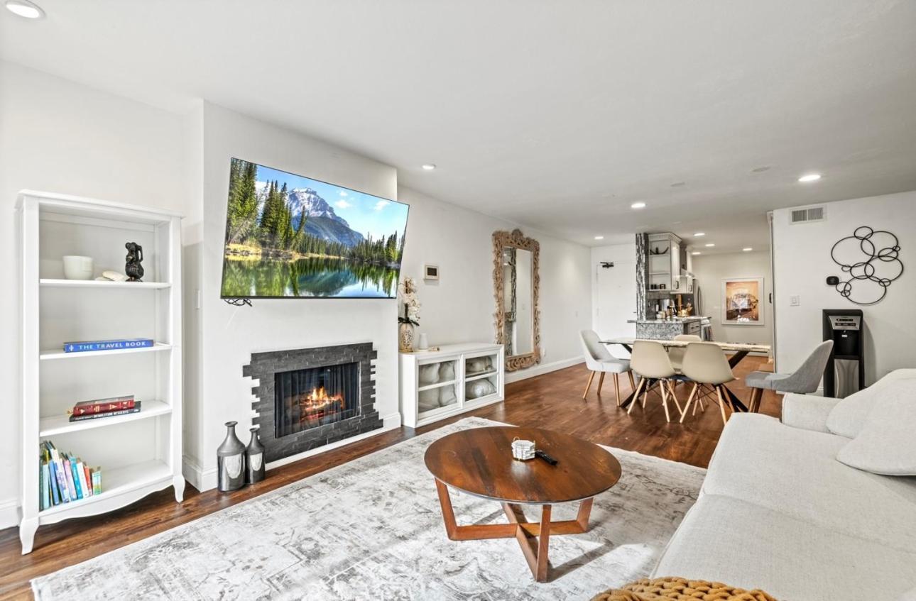Elegant Hollywood Retreat - Spacious 2br 2ba With Resort-style Amenities Los Ángeles