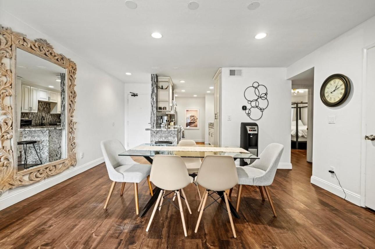 Elegant Hollywood Retreat - Spacious 2br 2ba With Resort-style Amenities Apartamento Los Ángeles